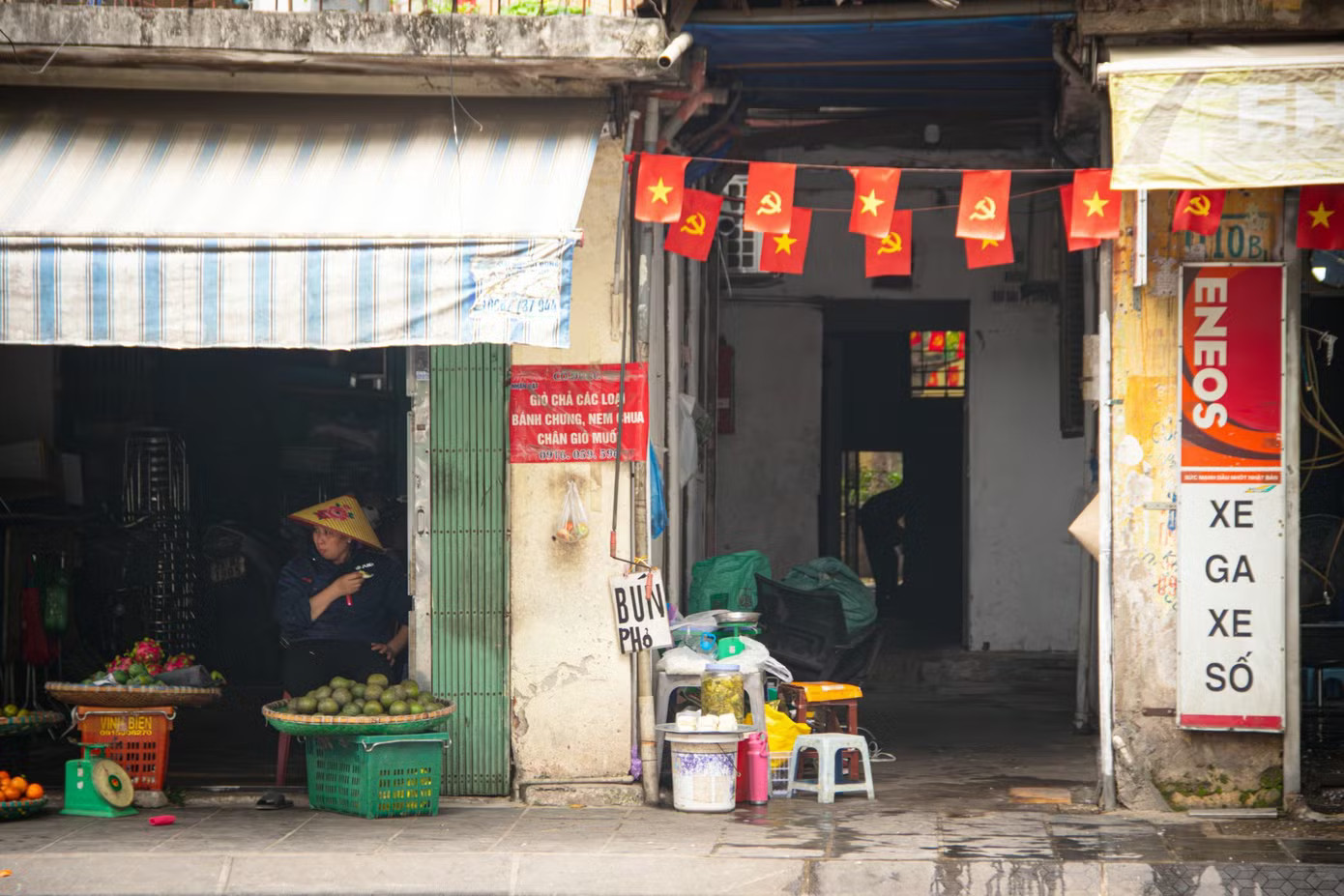 Sau hơn 40 năm, nhiều hạng mục ở khu tập thể xuống cấp nghiêm trọng, đặt ra yêu cầu cấp thiết phải cải tạo, xây dựng lại. Hiện trạng khu tập thể 60 tòa nhà Thanh Xuân Bắc trước đề xuất cải tạo - Ảnh 4.