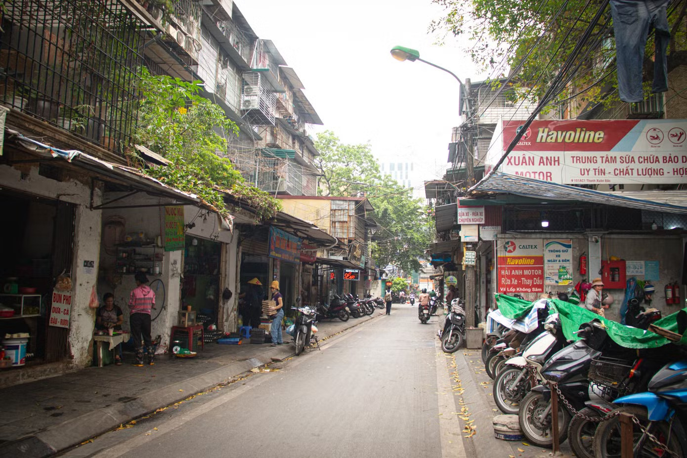 Mới đây, ngày 7/4, Chủ đầu tư Phú Mỹ Hưng (Tập đoàn CT&D) đã kiến nghị tham gia cải tạo khu tập thể Thanh Xuân Bắc để tái thiết hạ tầng và cải thiện đời sống dân sinh. Hiện trạng khu tập thể 60 tòa nhà Thanh Xuân Bắc trước đề xuất cải tạo - Ảnh 3.