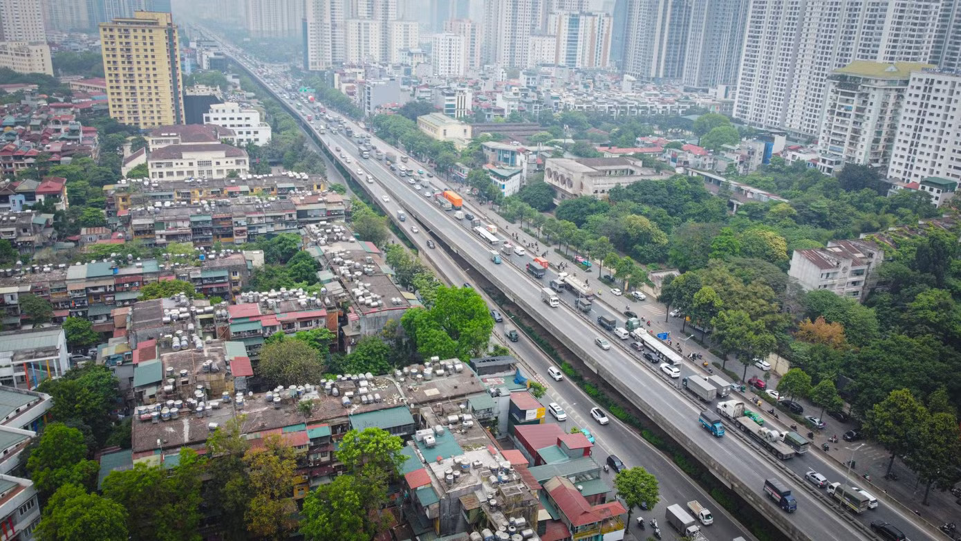 Hà Nội đặt ra mục tiêu, đến 2030, phấn đấu hoàn thành cải tạo 20.000 căn hộ tập thể cũ thuộc trường hợp phải phá dỡ. 5 năm tiếp theo, toàn bộ 2.160 nhà chung cư sẽ được hoàn thành chỉnh trang, tái thiết đô thị. Hiện trạng khu tập thể 60 tòa nhà Thanh Xuân Bắc trước đề xuất cải tạo - Ảnh 18.