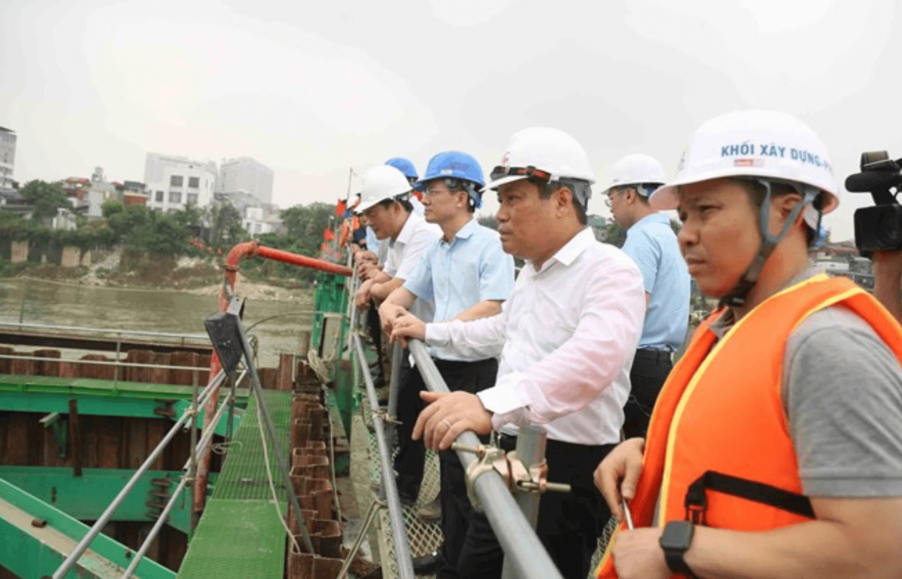 Chỉ 1 năm nữa, siêu cầu 16.000 tỷ mang tên danh tướng huyền thoại bắc qua dòng sông biểu tượng của Thủ đô chính thức hoàn thành- Ảnh 1. Chỉ 1 năm nữa, siêu cầu 16.000 tỷ mang tên danh tướng huyền thoại bắc qua dòng sông biểu tượng của Thủ đô chính thức hoàn thành- Ảnh 1.