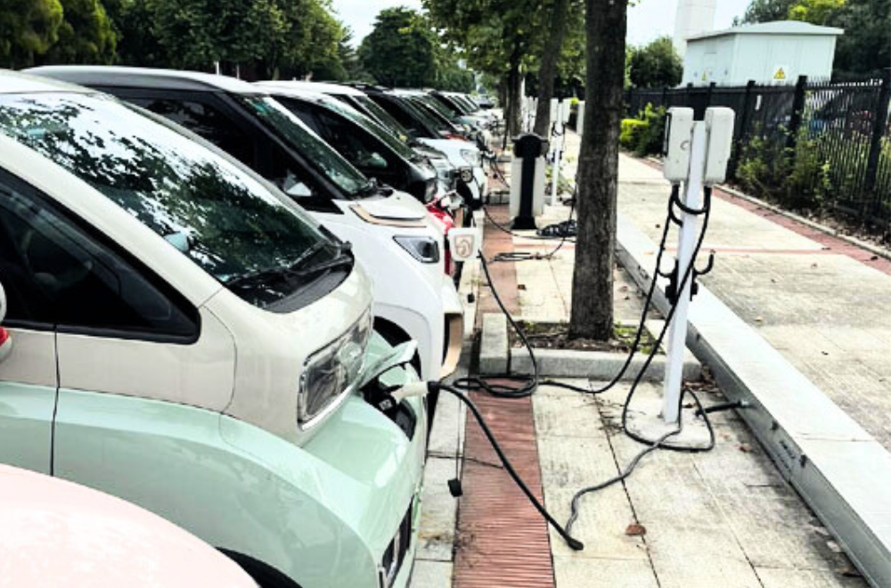 Nhà phân phối xe điện Trung Quốc báo lãi gấp 2,5 lần sau khi mở trạm sạc tại Việt Nam, cổ phiếu bật tăng trần