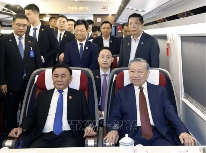 Tổng Bí thư, Chủ tịch nước Tô Lâm đi tàu cao tốc thăm Nam Ninh, Trung Quốc - Ảnh 2.