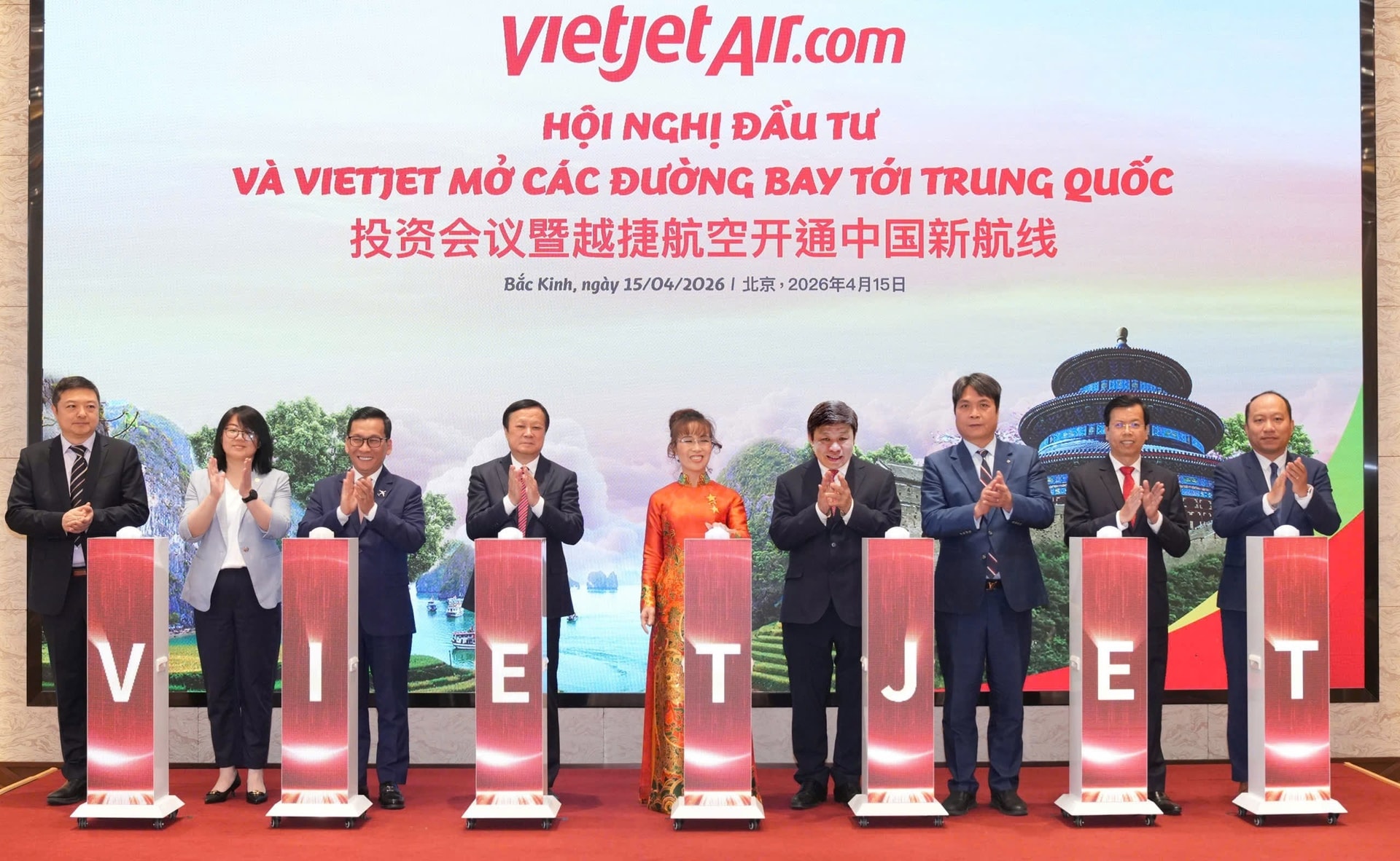 Vietjet công bố 5 đường bay tới Trung Quốc, tỷ phú Nguyễn Thị Phương Thảo nhận danh hiệu Giáo sư xuất sắc