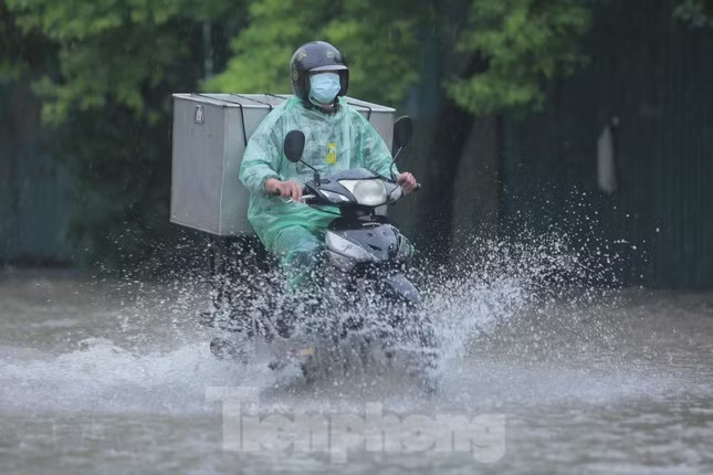 Từ đêm nay, miền Bắc đón mưa to. Từ đêm nay, miền Bắc đón mưa lớn - Ảnh 1.