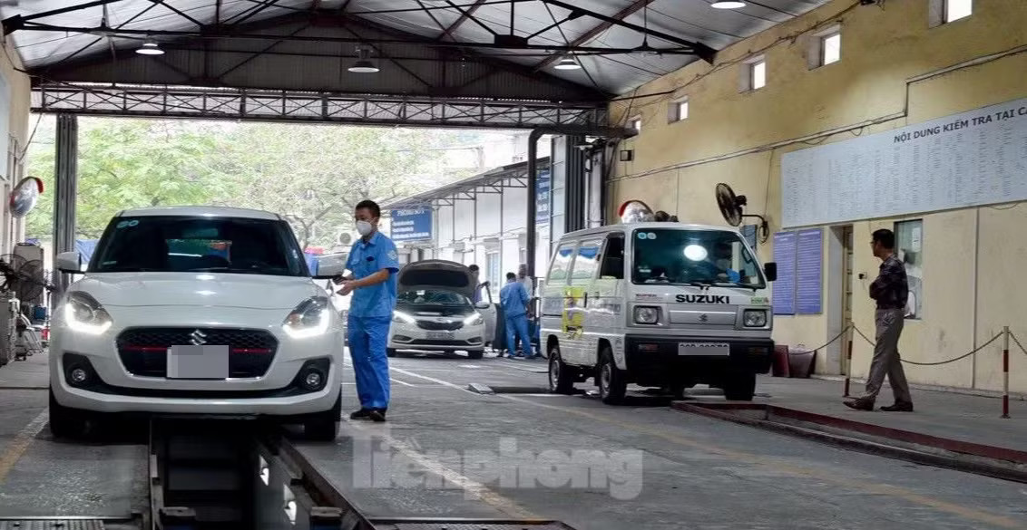 Khối lượng toàn bộ của xe sau khi hoán cải không được vượt quá tải trọng thiết kế của nhà sản xuất. Ảnh: Lộc Liên. Những đề xuất mới hoán cải xe mà tài xế cần biết - Ảnh 1.