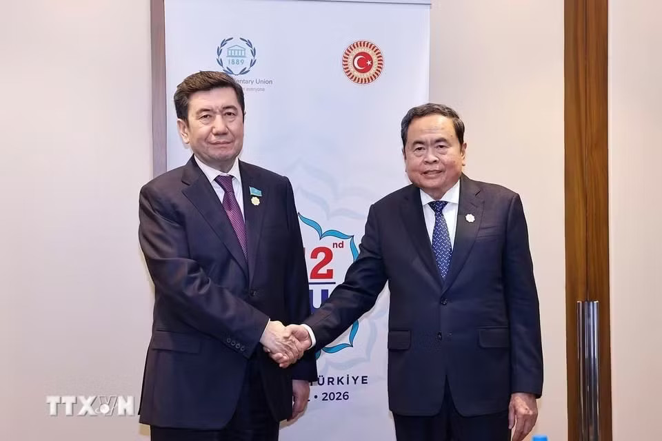 Chủ tịch Quốc hội Trần Thanh Mẫn hội kiến Chủ tịch Hạ viện Kazakhstan Yerlan Koshanov. (Ảnh: Doãn Tấn/TTXVN) Chủ tịch Quốc hội Trần Thanh Mẫn hội kiến Tổng thống Thổ Nhĩ Kỳ - Ảnh 2.