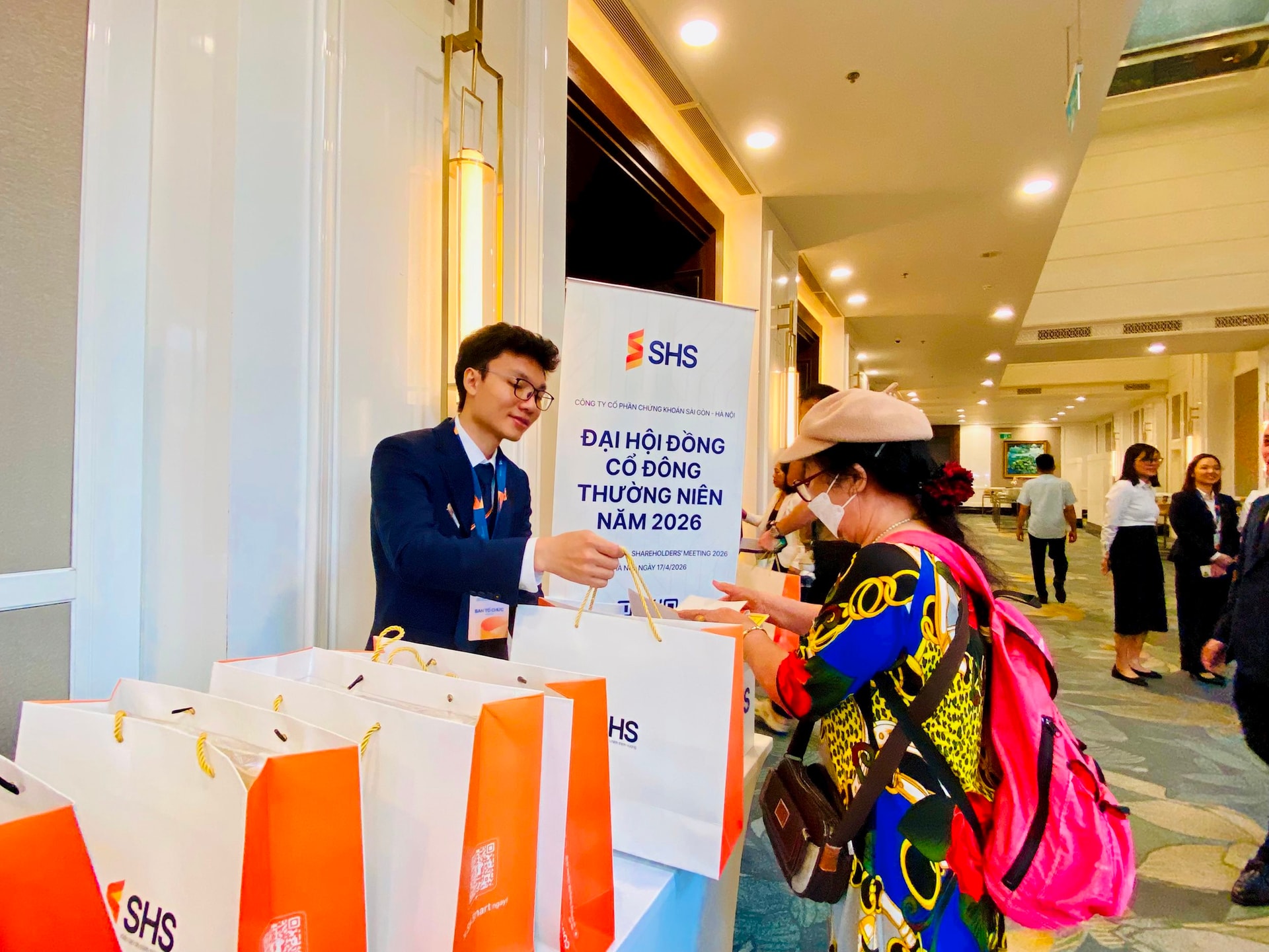 [LIVE] ĐHCĐ Chứng khoán SHS: Tái cấu trúc mô hình tăng trưởng, mục tiêu lợi nhuận 1.718 tỷ đồng