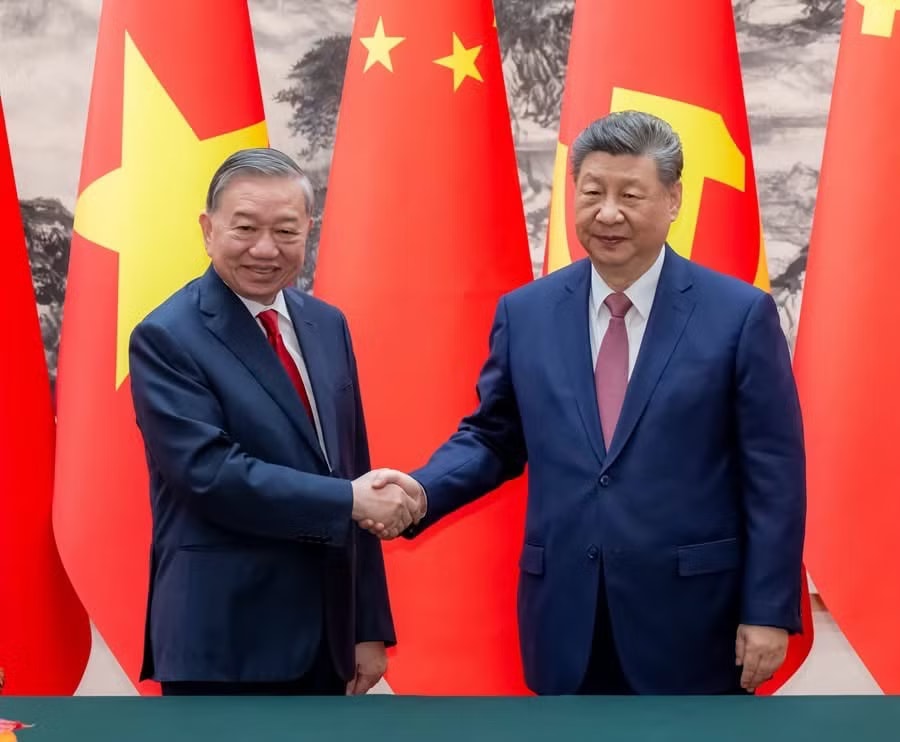Tổng Bí thư, Chủ tịch nước Tô Lâm và Tổng Bí thư, Chủ tịch nước Trung Quốc Tập Cận Bình trước cuộc hội đàm ngày 15/4. Ảnh: TTXVN Chuyến thăm Trung Quốc của Tổng Bí thư, Chủ tịch nước Tô Lâm đạt kết quả đặc biệt quan trọng - Ảnh 1.