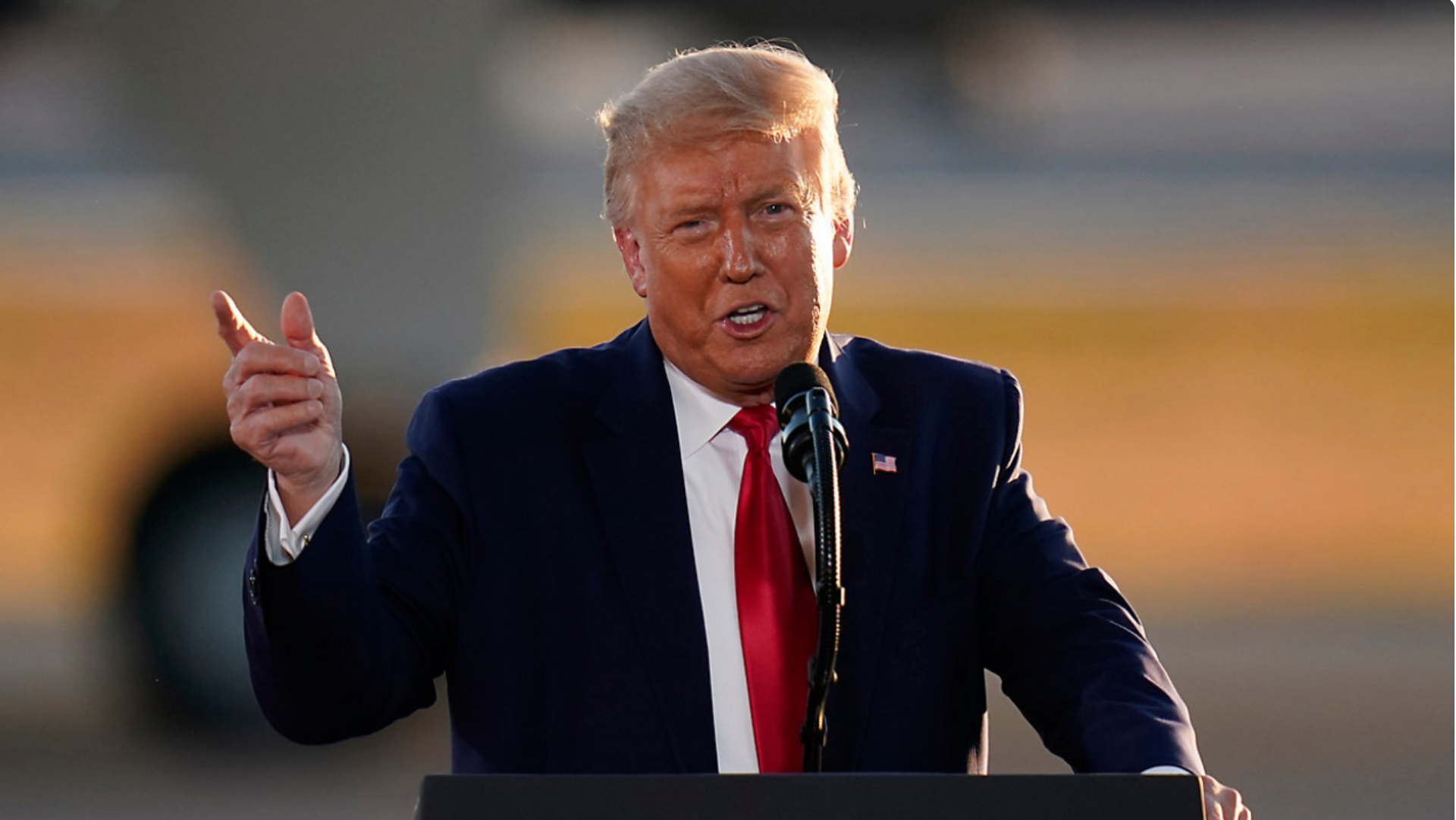 Ông Trump gọi giá xăng tăng là 'lạm phát giả tạo'