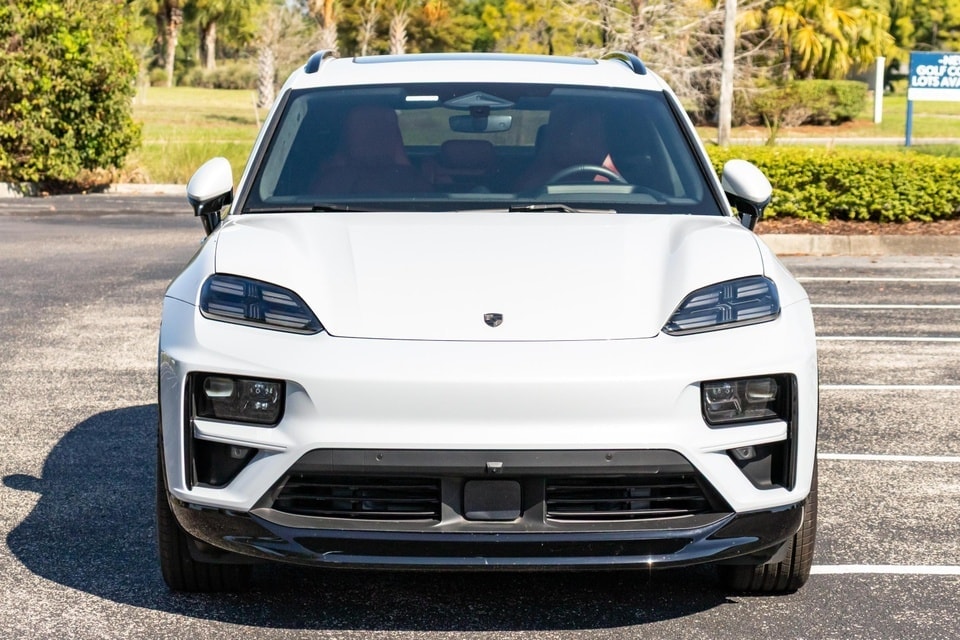Porsche Macan Turbo Electric 3