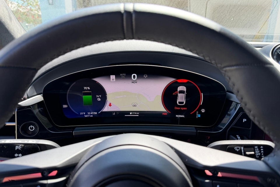 Porsche Macan Turbo Electric 6