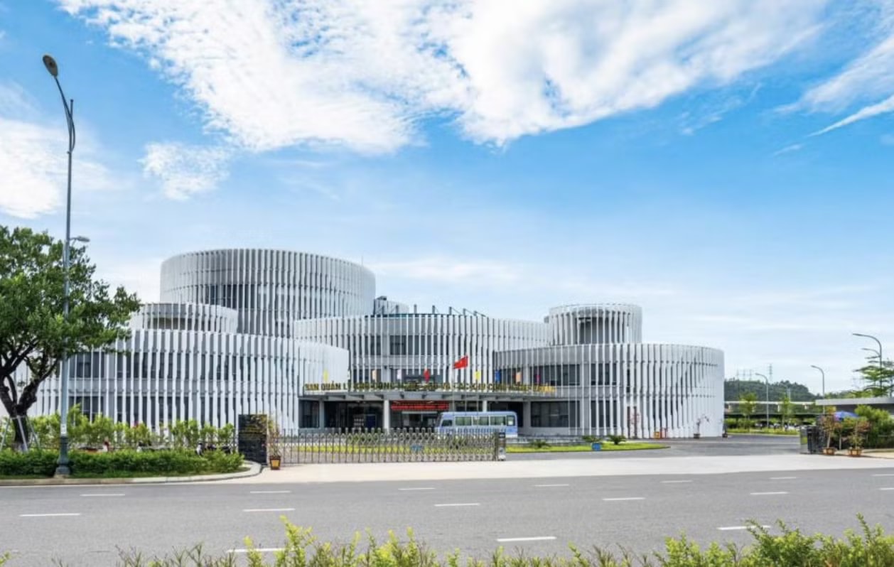 Trụ sở Ban Quản lý Khu CNC và các KCN Đà Nẵng đặt tại Khu công nghệ cao Đà Nẵng. Đà Nẵng: Chuyển đổi từ tăng trưởng nhanh sang tăng trưởng bền vững - Ảnh 3.
