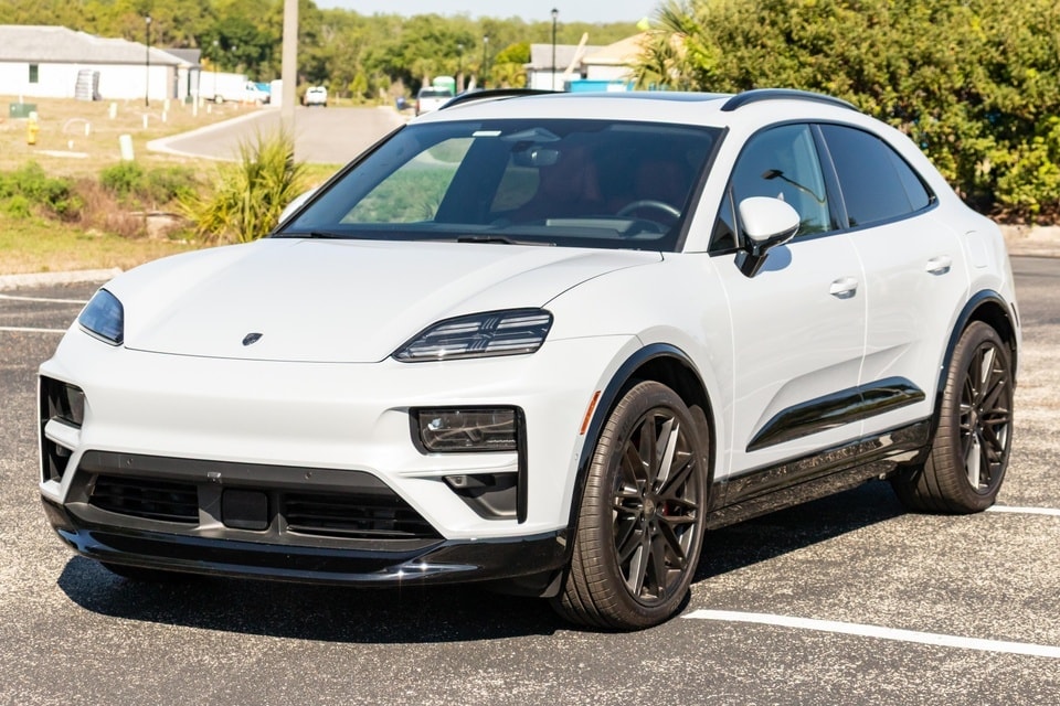 Porsche Macan Turbo Electric 1