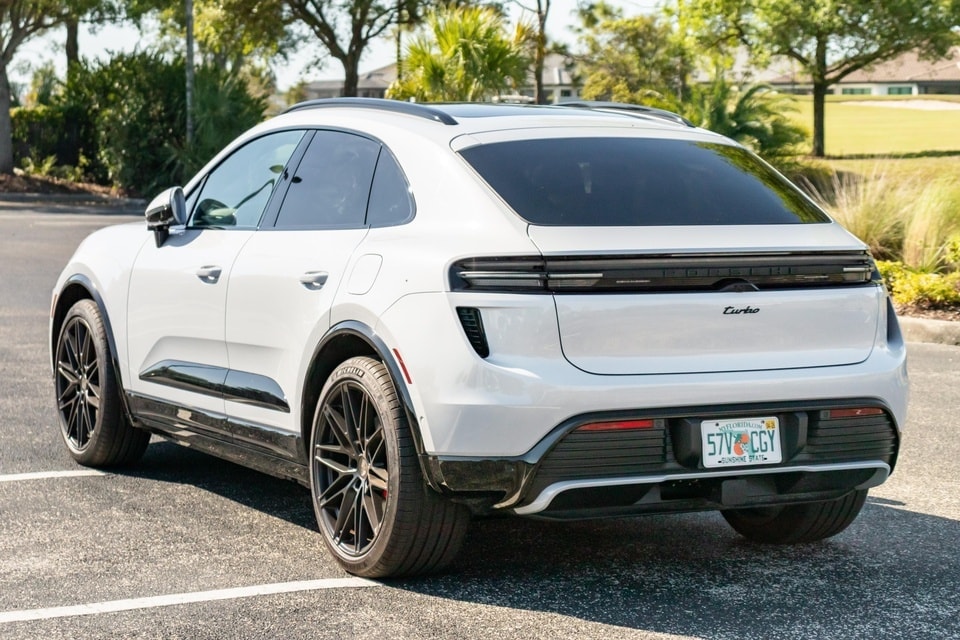 Porsche Macan Turbo Electric 2