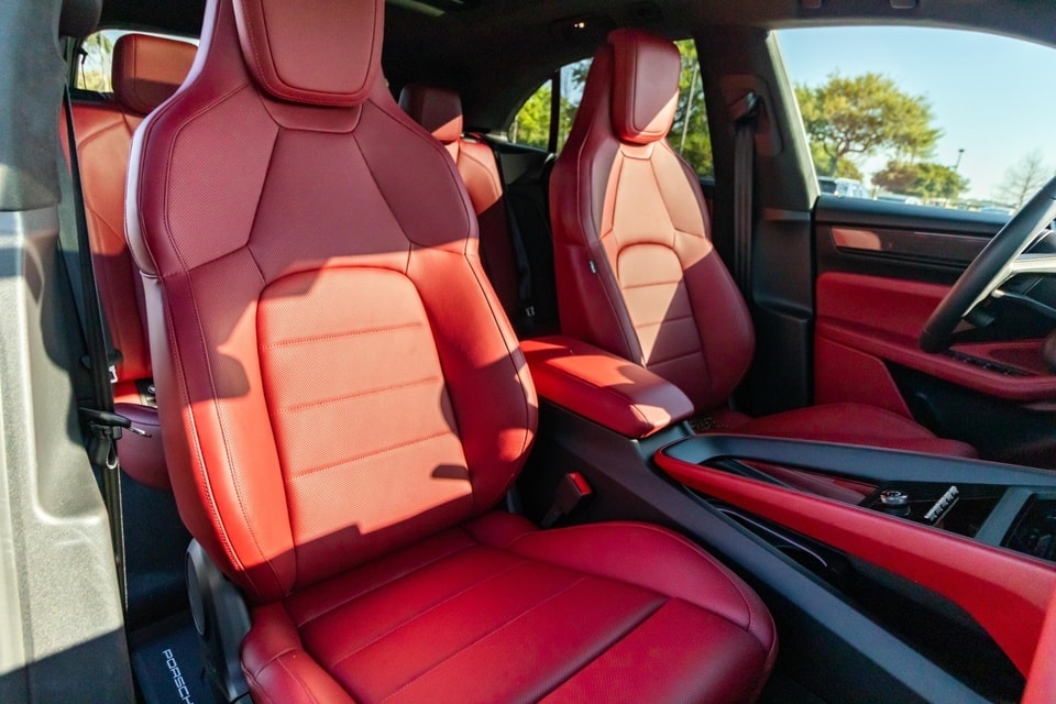 Porsche Macan Turbo Electric 7