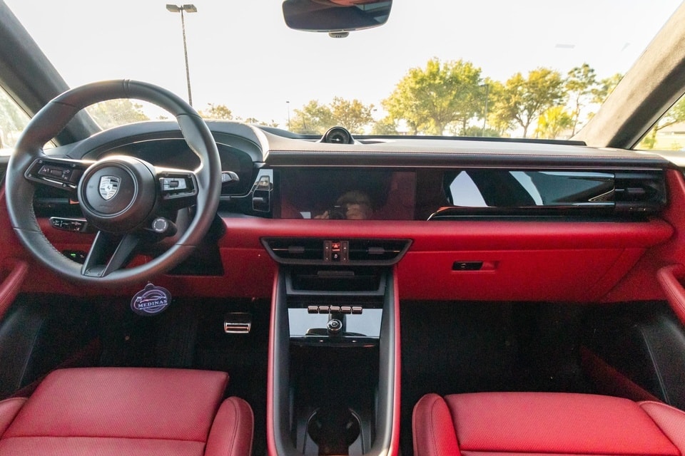 Porsche Macan Turbo Electric 5