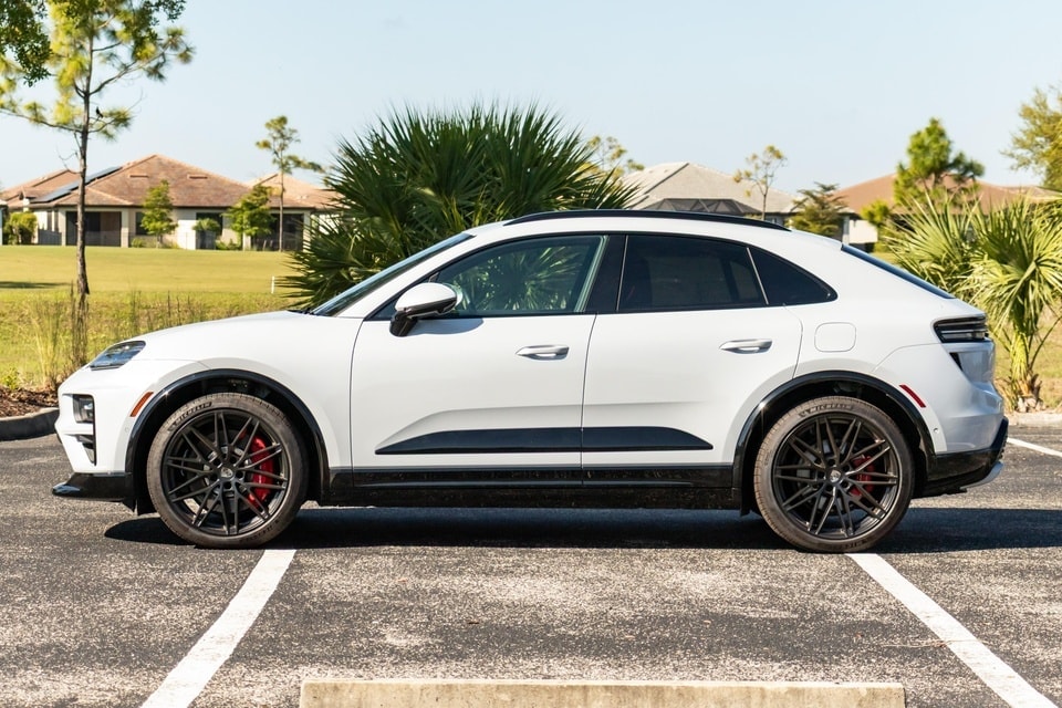 Porsche Macan Turbo Electric 4