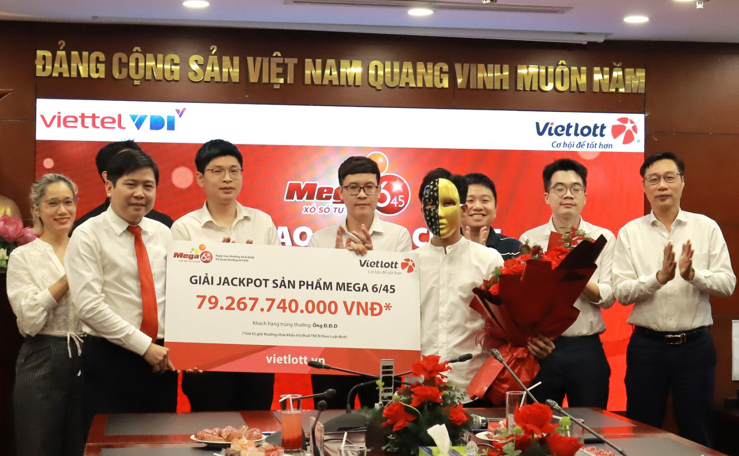 Trúng độc đắc Vietlott gần 80 tỷ đồng, nhân viên văn phòng Gen Z dự định 'không nghỉ việc'