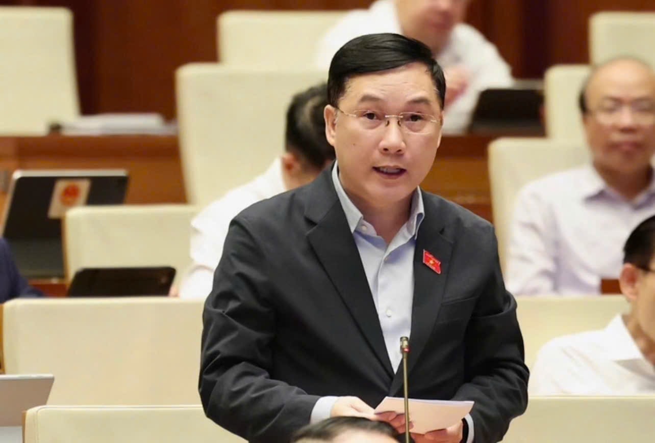 Tín dụng bất động sản tăng 132%: ĐBQH cảnh báo nền kinh tế ‘chạy marathon với đôi chân bị trói’