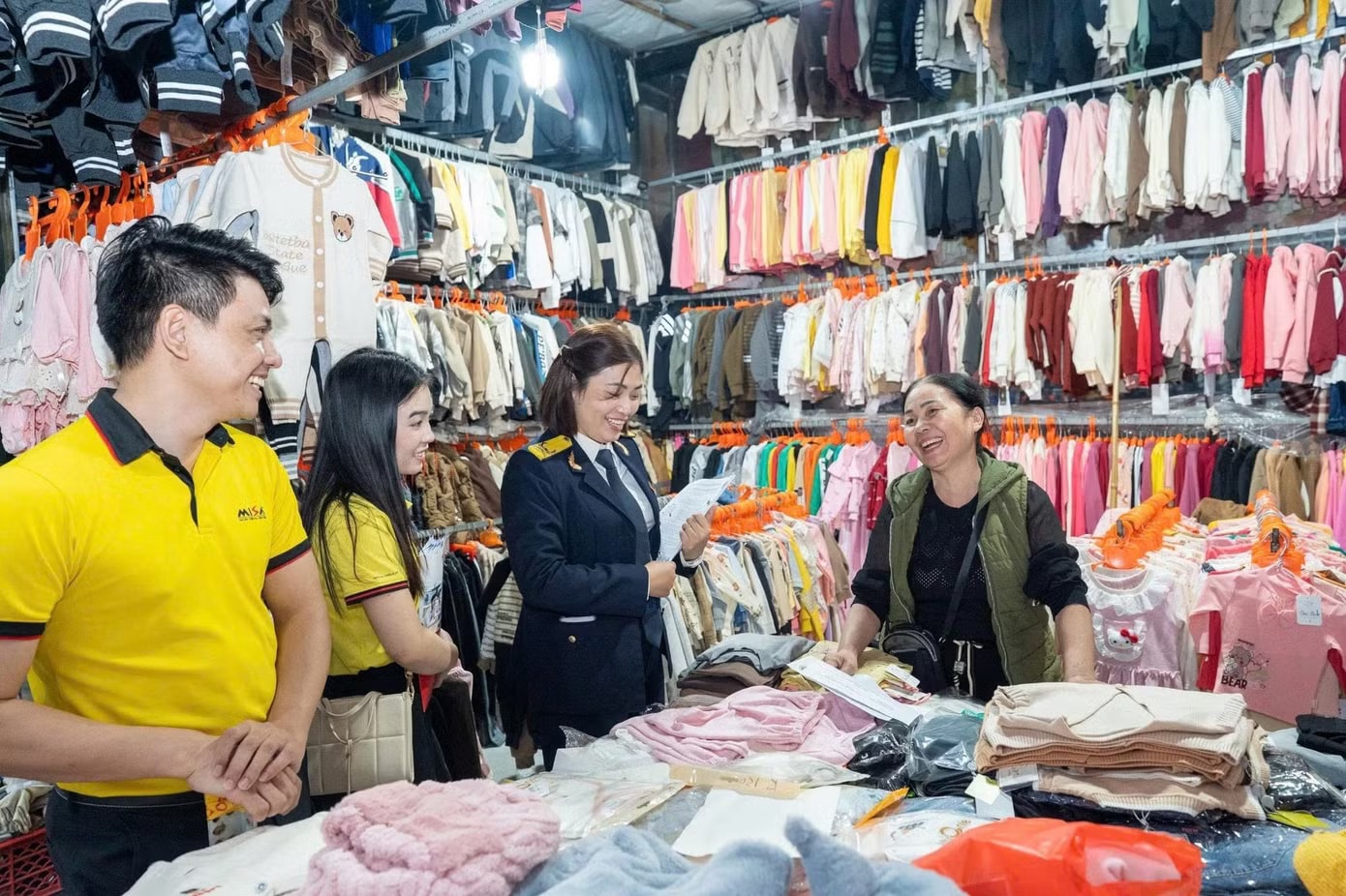 Đề xuất nâng ngưỡng chịu thuế với các hộ kinh doanh. (Ảnh minh họa) Ngưỡng chịu thuế với hộ kinh doanh, mức nào phù hợp? - Ảnh 1.