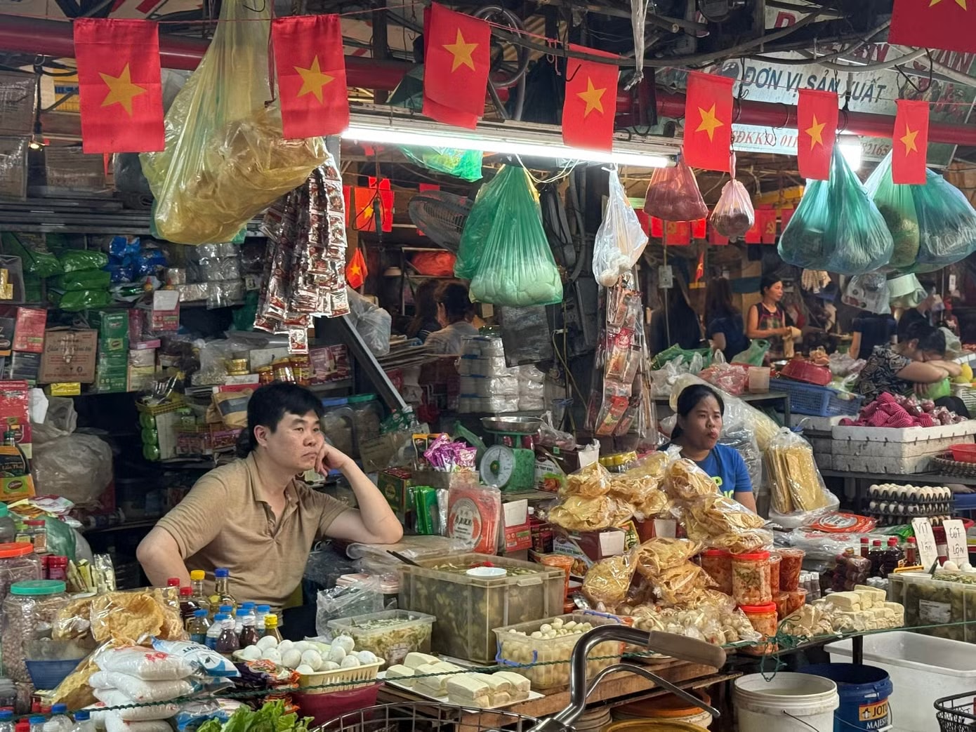 Nâng ngưỡng miễn thuế hộ kinh doanh: 'Dễ thở' hơn nhưng có hết vướng? - Ảnh 1.