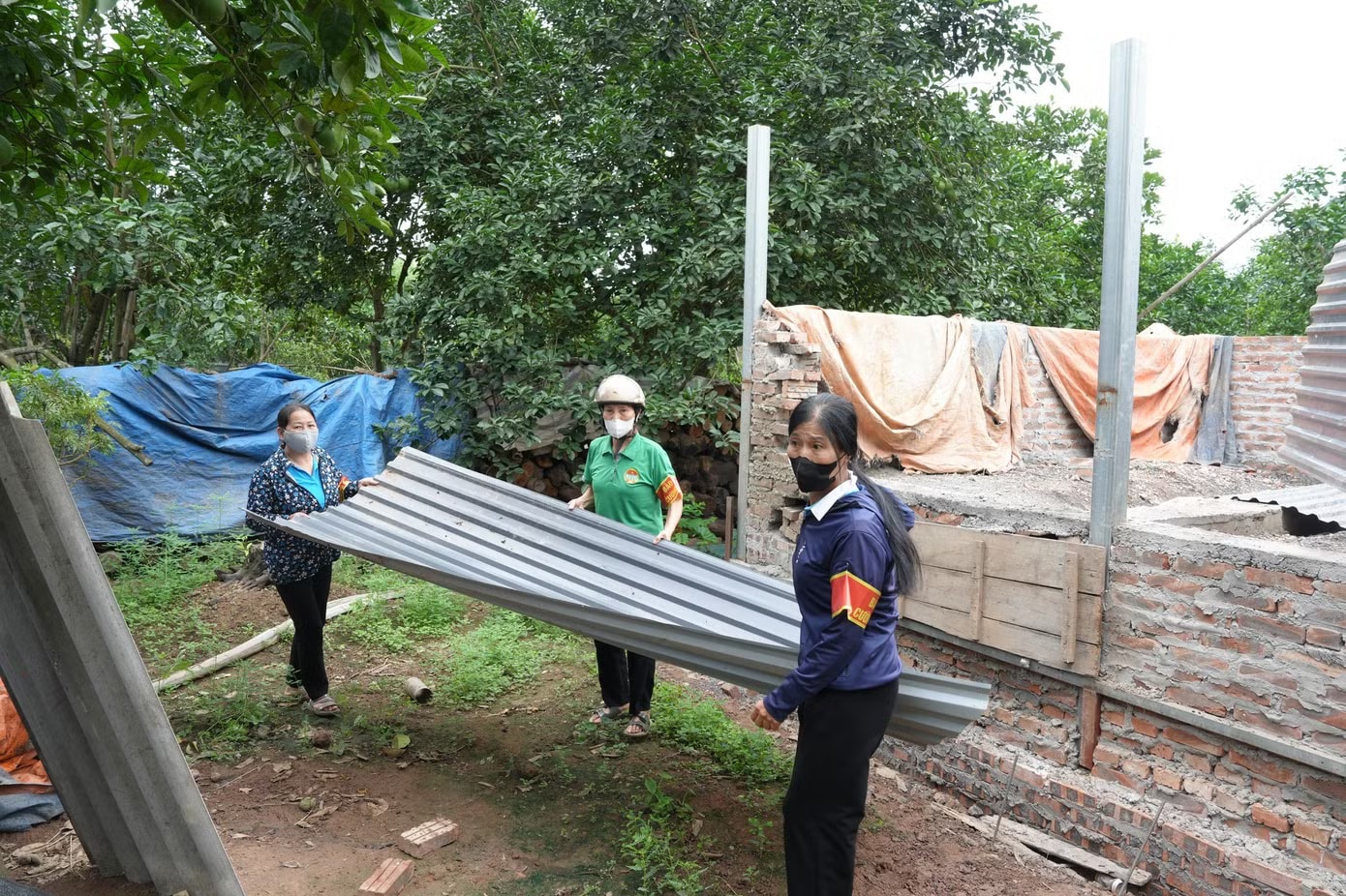 Thêm hàng loạt công trình vi phạm ở Hà Nội bị cưỡng chế - Ảnh 1.