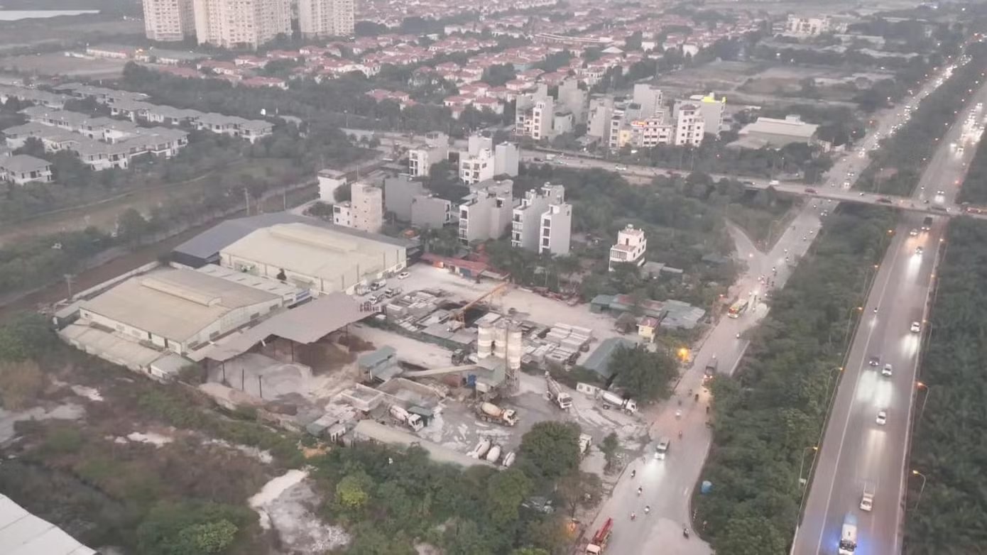 Hai trạm trộn bê tông, dự kiến sẽ bị UBND xã Sơn Đồng cắt điện nước trong thời gian tới Hà Nội: Xử phạt hơn 800 triệu đồng, xem xét cắt điện, nước với 2 trạm trộn bê tông - Ảnh 1.