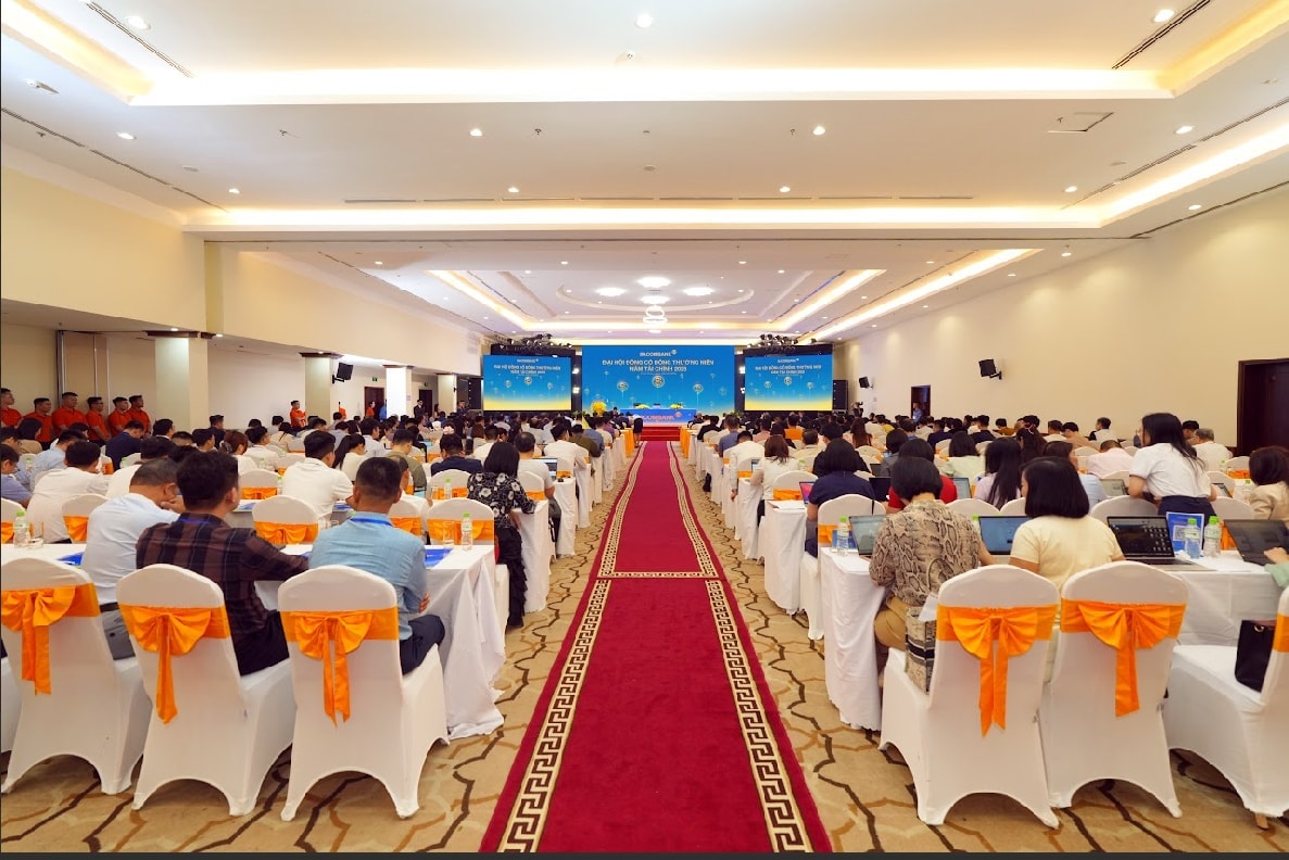 [Live] ĐHĐCĐ SACOMBANK: Nóng chuyện đề án tái cơ cấu, mục tiêu lãi 8.100 tỷ đồng - Ảnh 2.