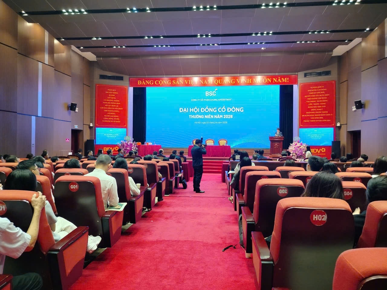 [Live] ĐHĐCĐ Chứng khoán BIDV: Đặt mục tiêu lợi nhuận kỷ lục, trình kế hoạch tăng vốn lên 11.000 tỷ đồng - Ảnh 1.