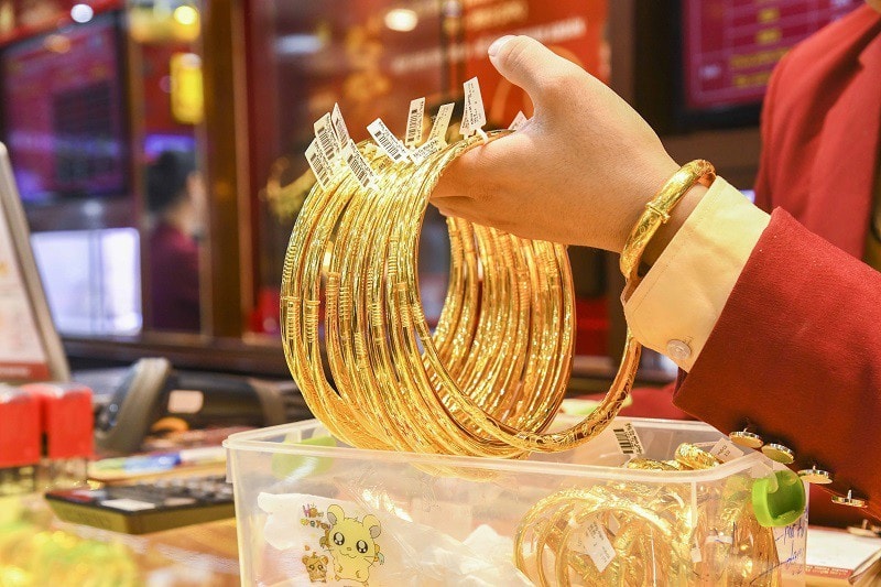 Lợi - hại gì nếu cho phép doanh nghiệp vay vàng trong dân?