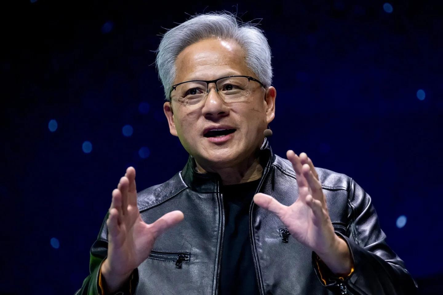 CEO Nvidia Jensen Huang: Bạn không mất việc vì AI, mà vì đồng nghiệp biết dùng AI