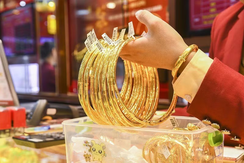 Kiến nghị doanh nghiệp sản xuất, kinh doanh vàng trang sức được vay vàng trong dân. Lợi - hại gì nếu cho phép doanh nghiệp vay vàng trong dân? - Ảnh 1.