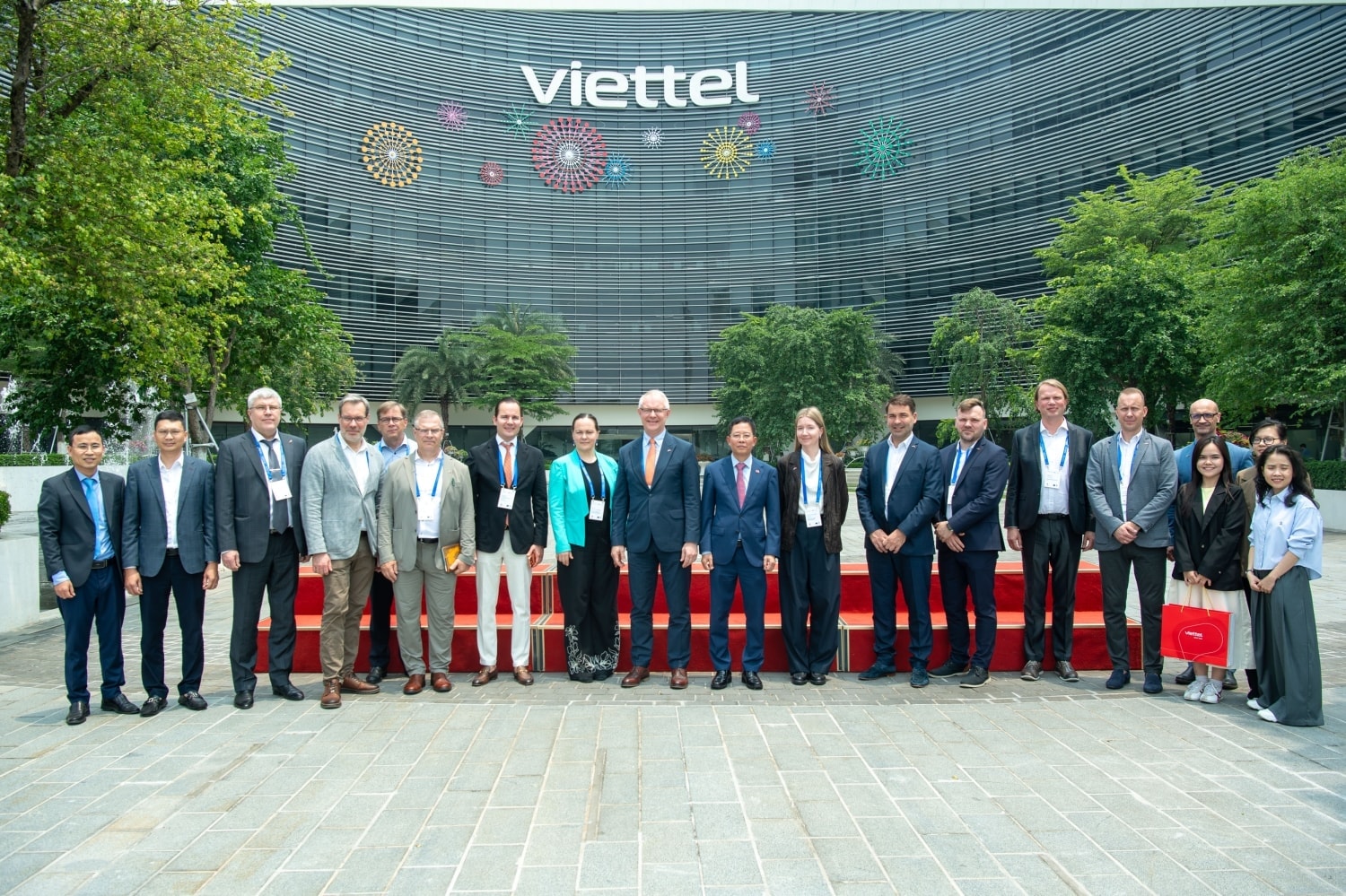 Lãnh đạo quốc gia 1,3 triệu dân ấn tượng với thành quả 10 tỷ USD của Viettel, đến thẳng trụ sở Tập đoàn bàn chuyện hợp tác