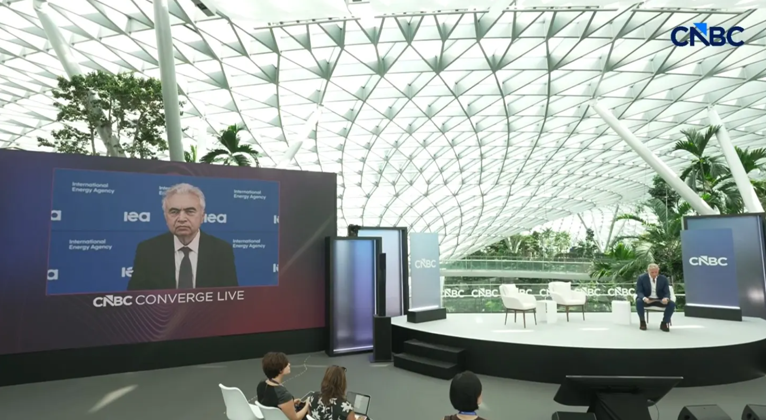 13 triệu thùng dầu 'bốc hơi' mỗi ngày, IEA cảnh báo khẩn