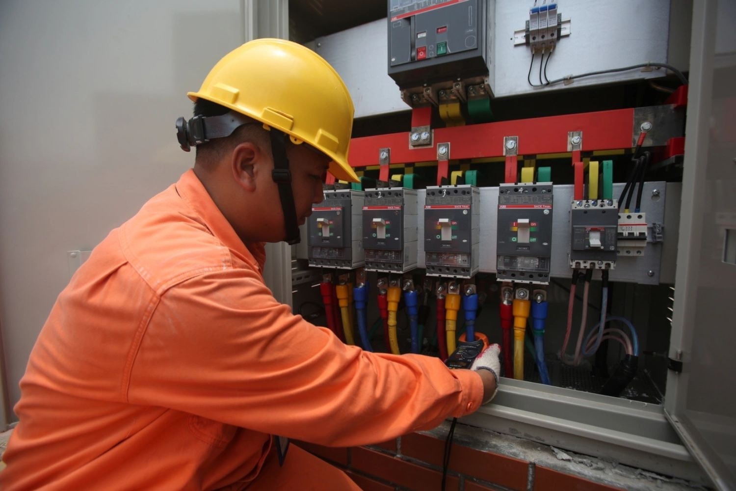 Bộ Công Thương thay đổi khung giờ cao điểm tính giá điện: Cao nhất 5.422 đồng/kWh vào lúc này