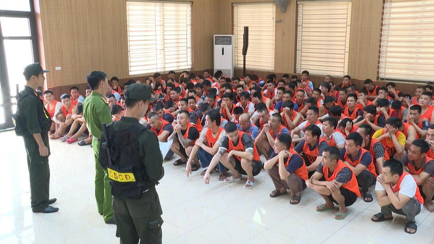 Phát hiện hàng trăm người Việt sang Lào một cách bất thường, công an lập tức vào cuộc: Bắt khẩn cấp vợ chồng Đào Anh Dũng và 203 người khác