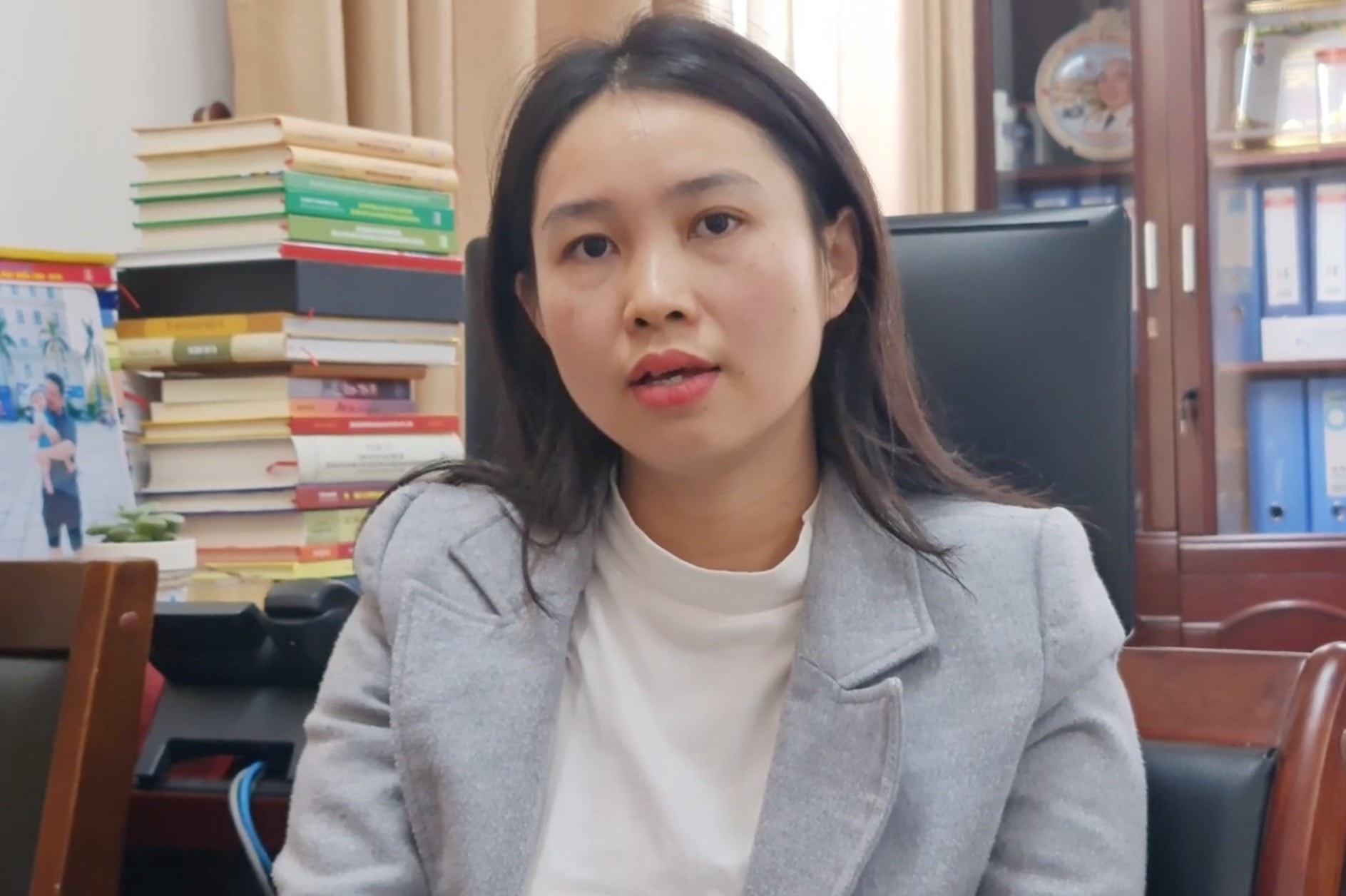 Nữ Phó Giáo sư trẻ nhất Việt Nam 'quê vua' từng ở phòng trọ vỏn vẹn 25m², ngày ngày cần mẫn... đi rừng