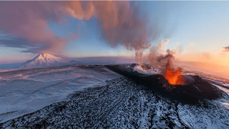 Ngọn núi đều đặn phun ra hơn 2 lượng vàng mỗi ngày, là nơi chứng kiến vụ tai nạn thảm khốc của ngành hàng không khiến 257 người thiệt mạng
