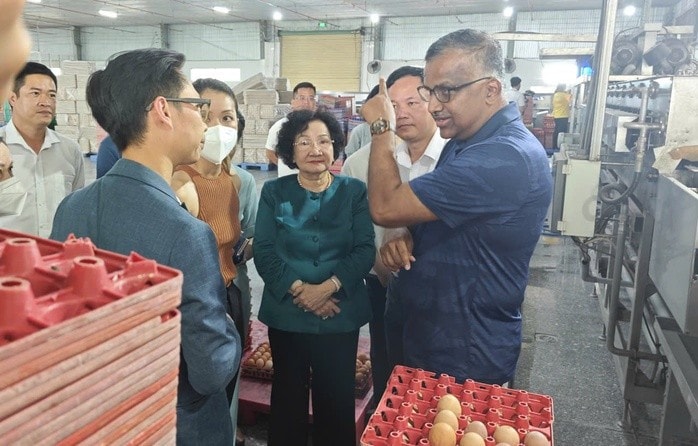 Ba Huân nợ bảo hiểm xã hội kéo dài, rớt khỏi kệ nhiều siêu thị: Tiếc nhưng phải học!