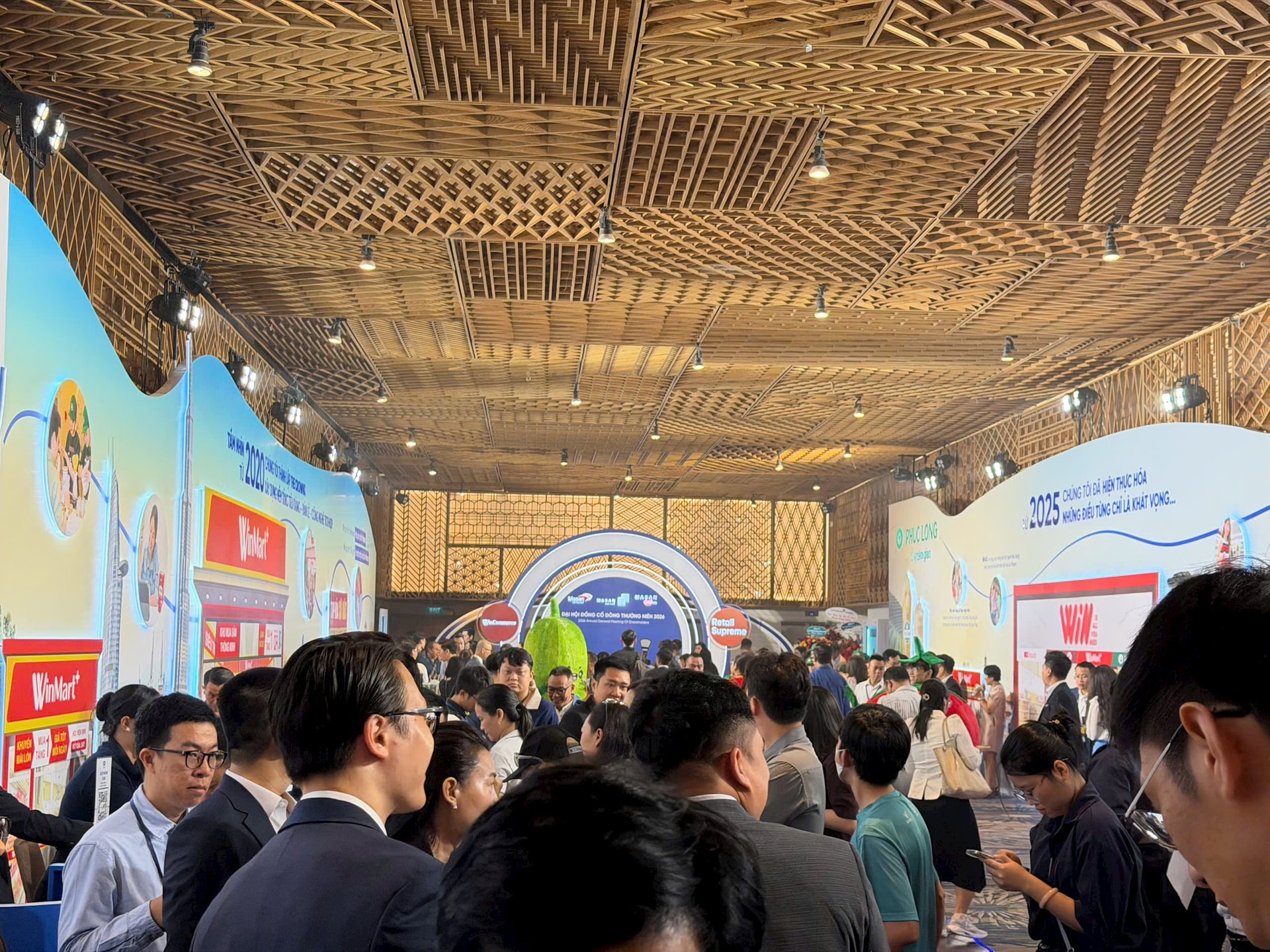 [Live] ĐHĐCĐ MSN - MCH - MML: Mục tiêu doanh thu tiến sát 100.000 tỷ đồng, ESOP 14,5 triệu cổ phiếu giá 10.000 đồng