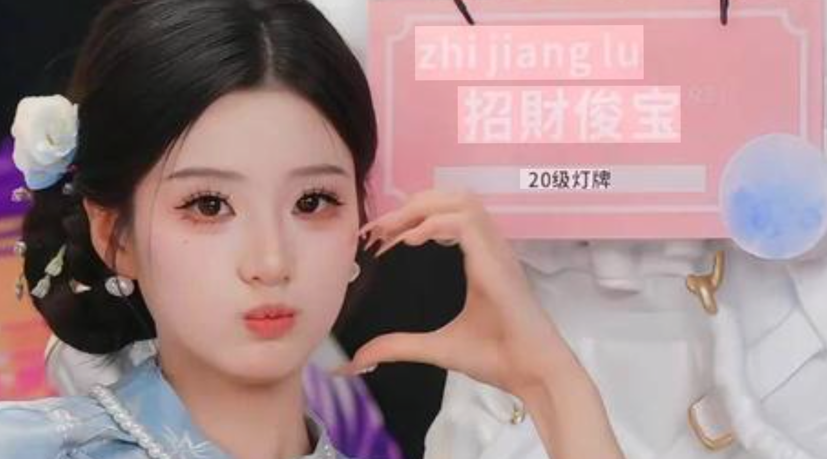 Cô gái 19 tuổi biển thủ gần 66 tỷ đồng để làm ‘chị Đại top 1’ trong livestream, người cha cay đắng thừa nhận con gái dễ ngồi tù 10 năm