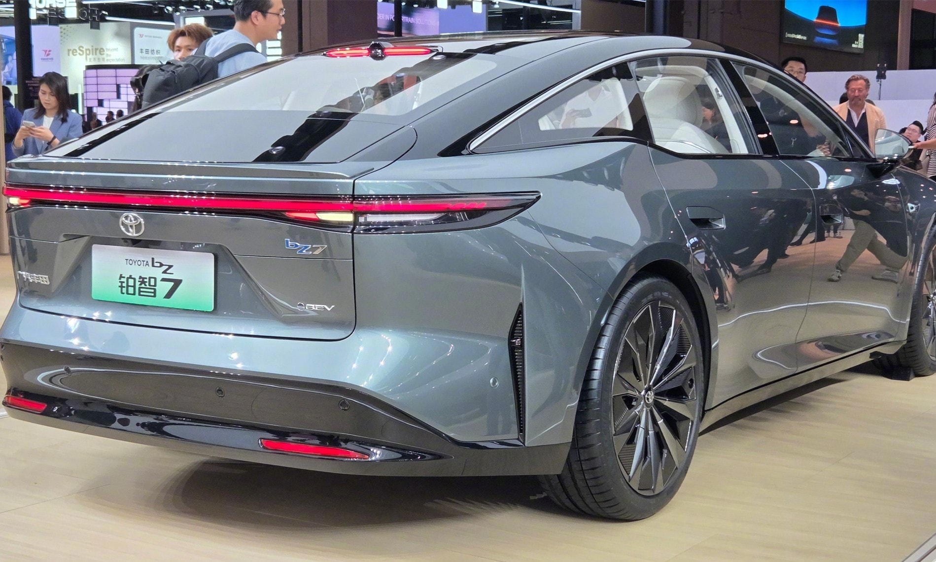 toyota-bz7-2.jpg