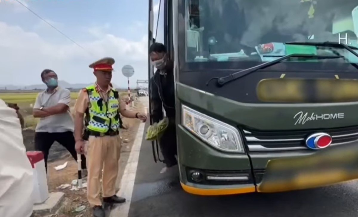 Kiểm tra ô tô có 47 người, tài xế Nguyễn Ngọc Hải và chủ xe bị phạt nặng