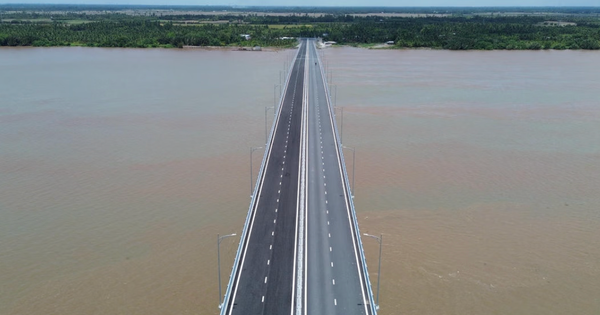 Chỉ vài ngày nữa, chính thức khai thác cầu vượt sông 4.000 tỷ xóa bỏ toàn bộ các bến phà lâu đời, nối thông 2 tỉnh thành miền Tây