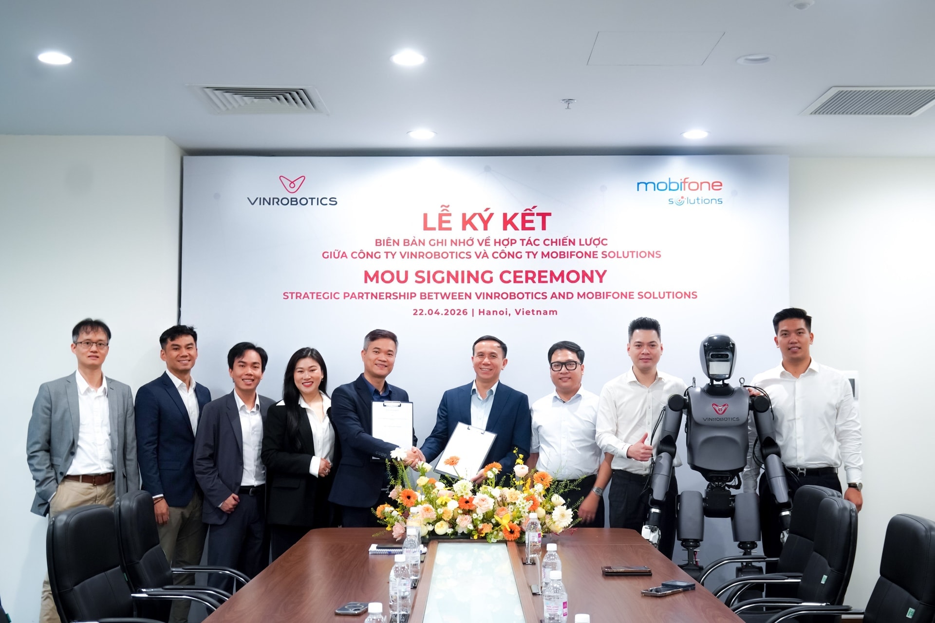 Công ty robot của tỷ phú Phạm Nhật Vượng hợp tác chiến lược với doanh nghiệp thuộc Bộ Công an