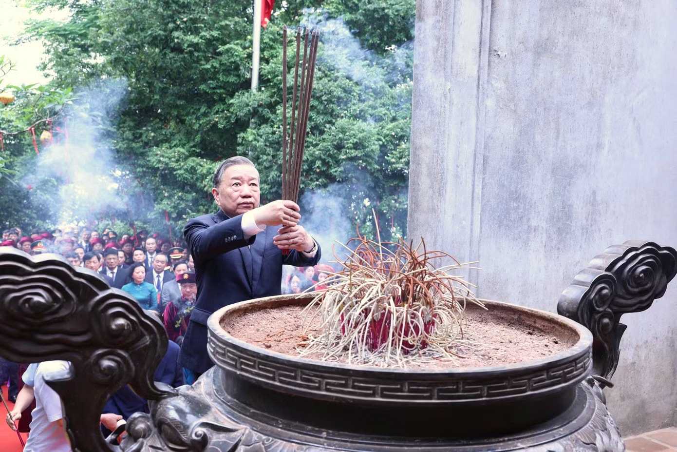 Tổng Bí thư, Chủ tịch nước Tô Lâm dâng hương Giỗ Tổ Hùng Vương - Ảnh 6.