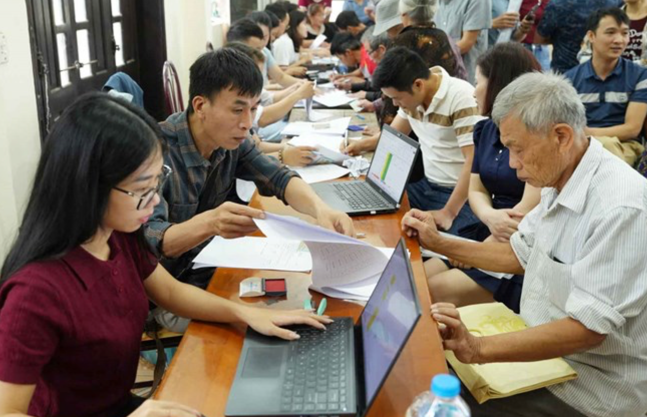 Khi đến nhận tiền bồi thường thu hồi đất tại dự án 925.000 tỷ của Vingroup, người dân bắt buộc phải mang loại giấy tờ này- Ảnh 1. Khi đến nhận tiền bồi thường thu hồi đất tại dự án 925.000 tỷ của Vingroup, người dân bắt buộc phải mang loại giấy tờ này- Ảnh 1.