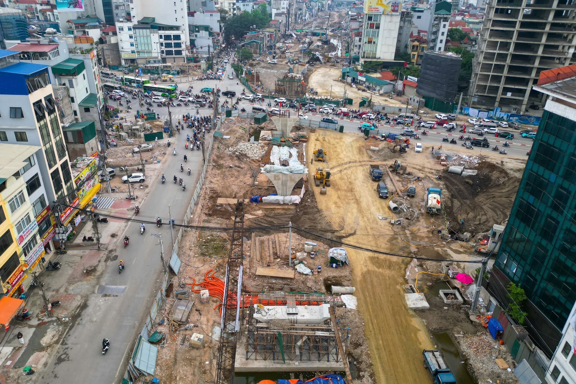2 cầu vượt quan trọng trên tuyến đường ‘đắt nhất hành tinh’ dần thành hình- Ảnh 1. 2 cầu vượt quan trọng trên tuyến đường ‘đắt nhất hành tinh’ dần thành hình- Ảnh 1.