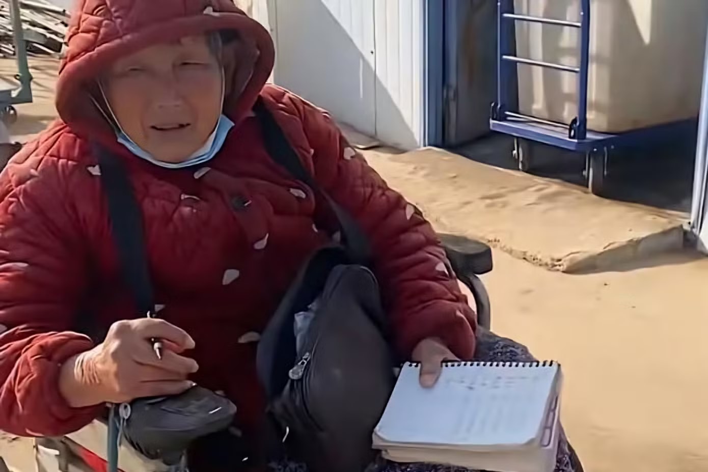 Từng lỗ bạc tỷ, khóc trắng đêm: Cụ bà U70 vẫn 'cày' từ 5h sáng đến 22h khuya, giờ thành 'bà trùm khoai lang' kiếm hơn 7 tỷ/năm