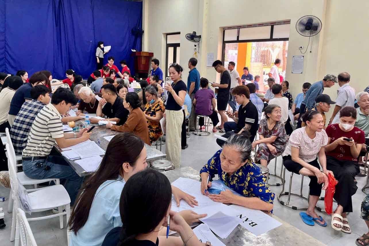 Hàng nghìn hộ dân nhận đền bù xuyên lễ tại dự án sân vận động lớn nhất hành tinh của Vingroup